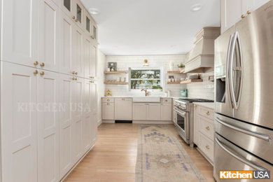 Eat-in kitchen - mid-sized contemporary l-shaped eat-in kitchen idea in Jacksonville with a farmhouse sink, shaker cabinets, gray cabinets, quartz countertops, white backsplash, subway tile backsplash, stainless steel appliances and white countertops