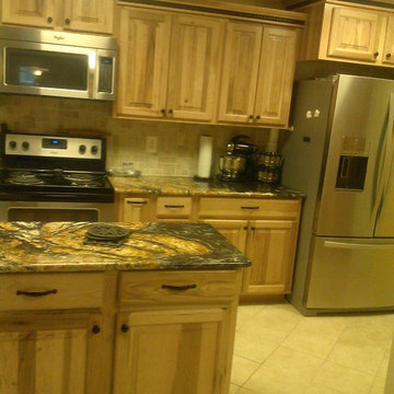 Burns kitchen - Hickory Natural - Orinoco Granite