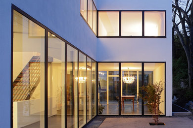 Inspiration for a mid-sized contemporary home design in Dortmund.