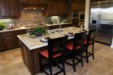 Example of a kitchen design in San Diego