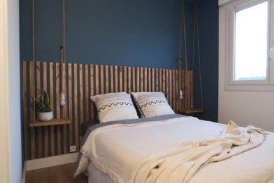 Cette image montre une petite chambre vintage.