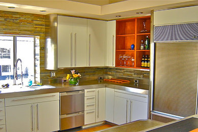 Kitchen - modern kitchen idea in San Francisco