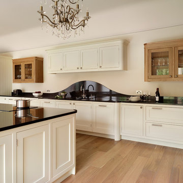 Canterbury | Solid Oak, Hand Painted Kitchen.