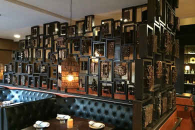Home bar - rustic home bar idea in Los Angeles