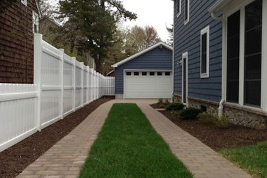 Inspiration for a transitional landscaping in Other.