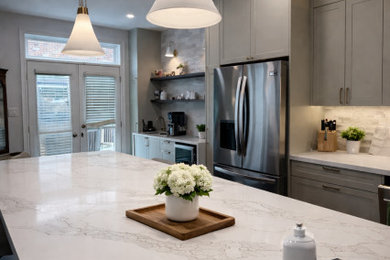 Trendy kitchen photo in Toronto