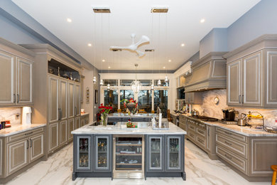 Kitchen photo in Toronto