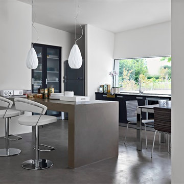 New York Adjustable Leather Stools - Chromed Frame - Optic White Seat Finish