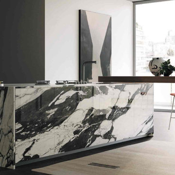 Modern kitchen with black and white marble look porcelain slabs