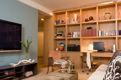 Example of a transitional living room design in New York