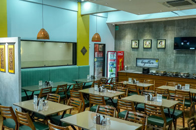 Example of an asian home design design in Ahmedabad