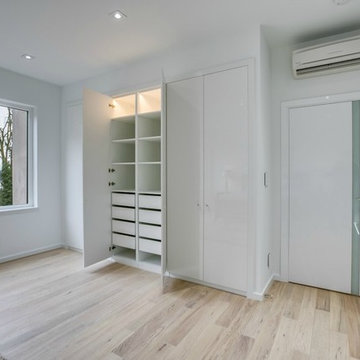Stunning Modern and Sophisticated New Construction
