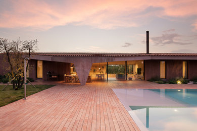 This is an example of a contemporary home in Venice.