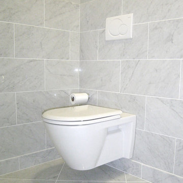 Contemporary Bathroom with Clean Lines and Natural Lighting