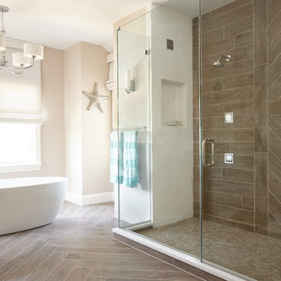 Maritime Badezimmer mit braunen Fliesen Ideen, Design & Bilder - August