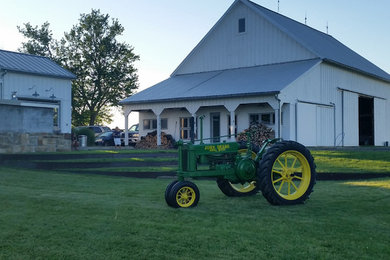Inspiration for a country home design remodel in Columbus