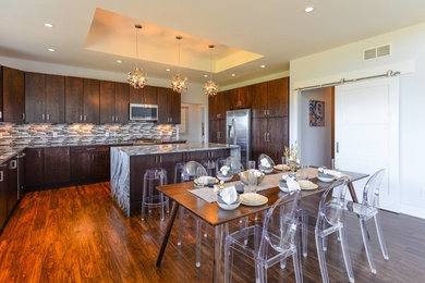 Kitchen - modern kitchen idea in Milwaukee