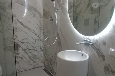 Example of a bathroom design in Sacramento