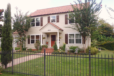 Example of a classic home design design in Houston