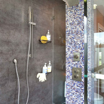 Indoor/Outdoor Experience: Master Bathroom