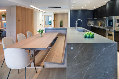 Kitchen - modern kitchen idea in Vancouver