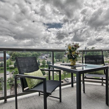 Staging a vacant condo