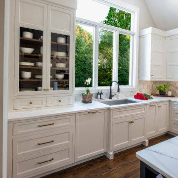Functional Simplicity: A Modern Kitchen Space