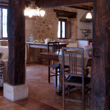 CASA EN ROJAS