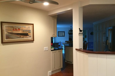Entryway - traditional entryway idea in Boston