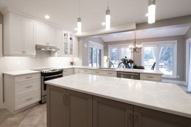 Trendy kitchen photo in Ottawa