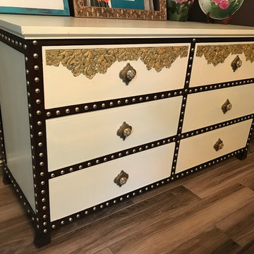 Artist Tribute Retro Guest Bedroom