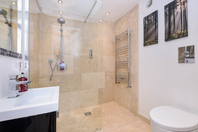 This is an example of a modern bathroom in Buckinghamshire.