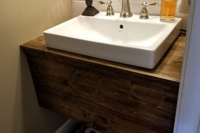 Inspiration for a country bathroom remodel in Birmingham