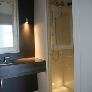 Simple, timeless shower room