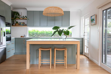 Photo of a tropical kitchen in Wollongong.