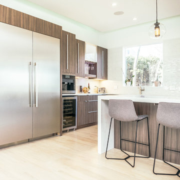 Modern Kitchen in Piper door style with Kona finish