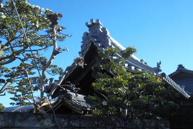 他の地域にある和風のおしゃれな家の外観の写真