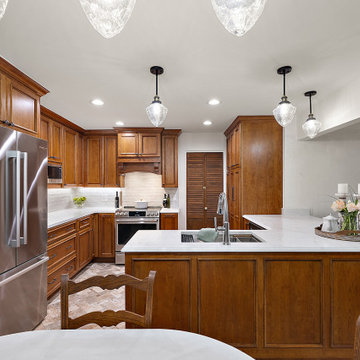 Starmark Cherry Avendale Kitchen in Butterscotch w/ Chocolate Glaze