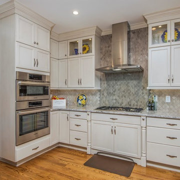 Classic Kitchen in Villa Marshmallow finish