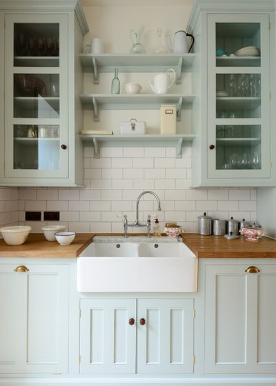 Traditional Kitchen by deVOL Kitchens