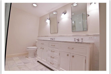 Example of a classic bathroom design in Kansas City