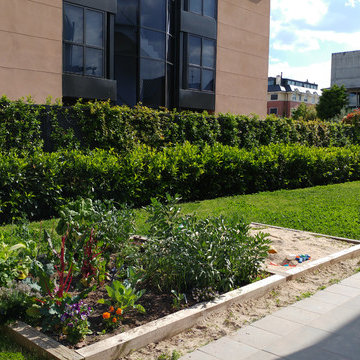 ELEGANTE JARDÍN CON HUERTO URBANO