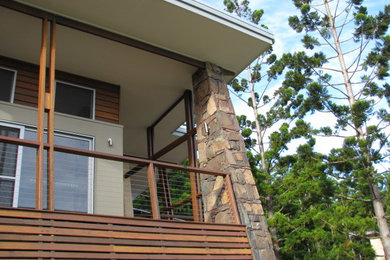 Inspiration for a contemporary home design in Gold Coast - Tweed.