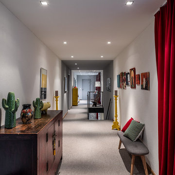 Couloir de 25 mètres dans une maison contemporaine