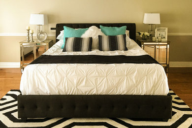 Bedroom - transitional bedroom idea in Toronto