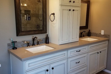Inspiration for a rustic home design remodel in Los Angeles
