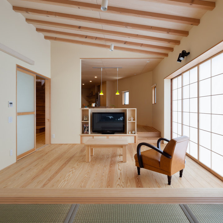 おしゃれなリビング・居間 (和モダンな壁紙、壁紙) の画像 75選 - 2026 年 7月 | Houzz (ハウズ)
