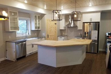 Example of a country kitchen design