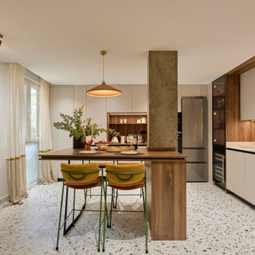 Cocina luminosa y baños atemporales