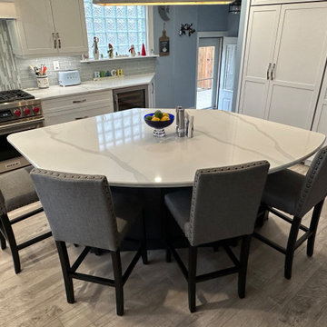 Showplace EVO Pendleton Kitchen in Simpli White- Perimeter, Hale Navy- Island